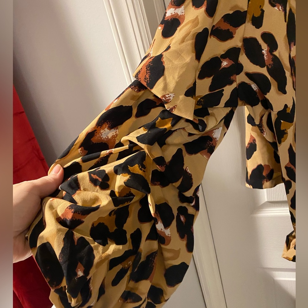Leopard wrap crop top! - Picture 3 of 4